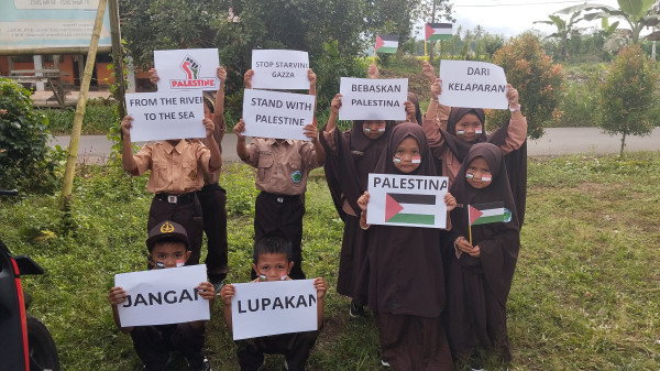 Aksi Solidaritas Palestina, Siswa SDIT Wahdah Sinjai Selatan Long March dan Galang Donasi