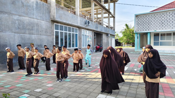 Rutin Tiap Jumat, SD Unggulan Al-Wahdah Sinjai Gelar Senam Anak Indonesia Hebat