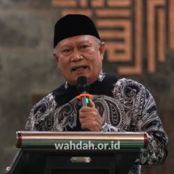 Sinergi Ulama dan Pemerintah: Talkshow Wahdah Islamiyah Makassar Soroti Kesehatan dan Ekonomi Umat