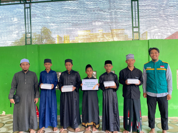 WIZ Gerai Sinjai Salurkan Paket Buka Puasa Senin-Kamis, Kali Ini Sasar Santri Ponpes Darul Mukhlasin